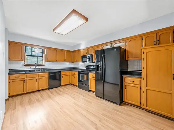 220 Crestview ST, Lansing, KS 66043