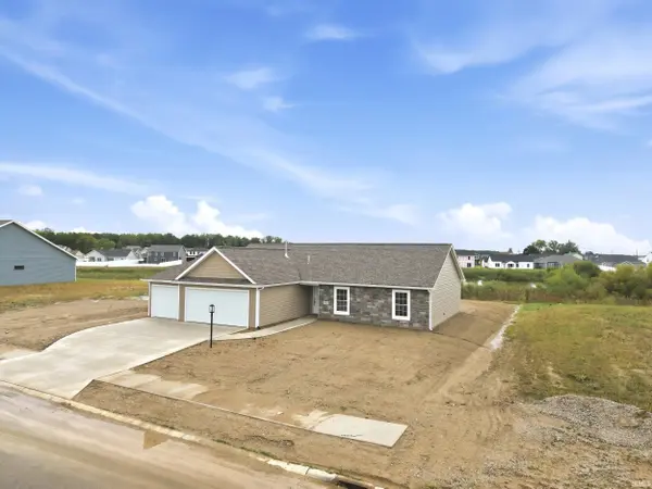 4911 Silverstone Passage, Fort Wayne, IN 46818