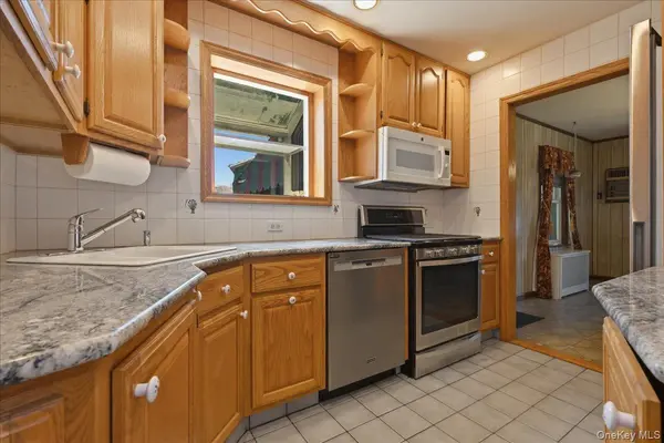 200 Edward CT, West Hempstead, NY 11552
