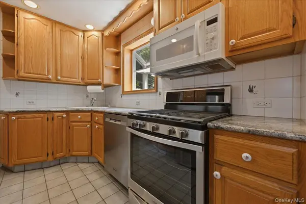 200 Edward CT, West Hempstead, NY 11552
