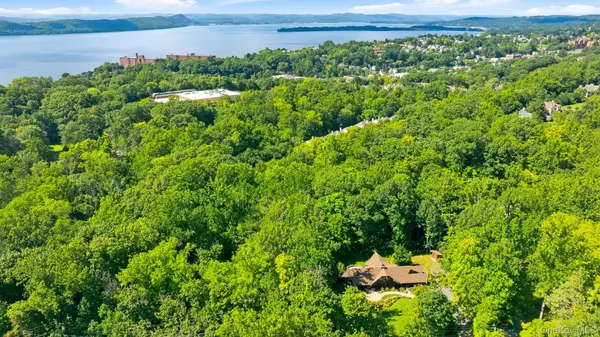 543 Scarborough RD, Briarcliff Manor, NY 10510