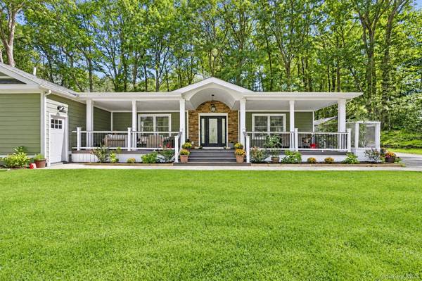 5 Cricket Hollow RD, Setauket, NY 11733
