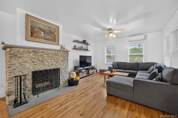 432 W Main ST, Huntington, NY 11743