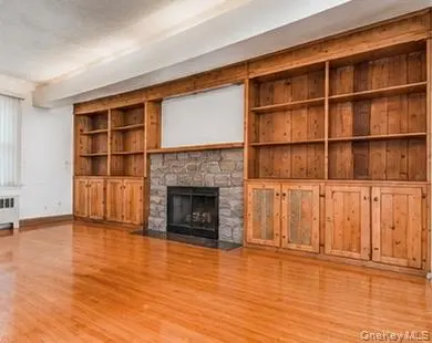 80-07 215th ST, Hollis Hills, NY 11427