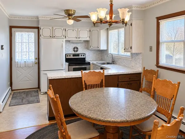 1460 Joyce LN, Seaford, NY 11783