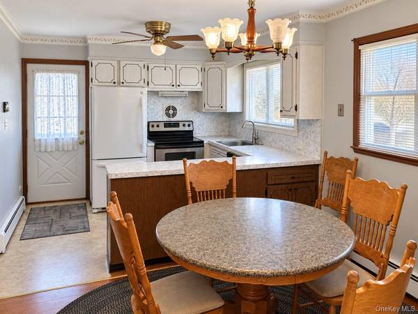 1460 Joyce LN, Seaford, NY 11783