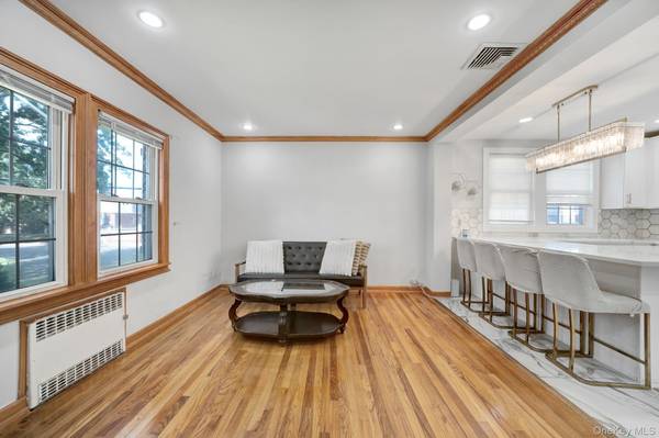 64 Dewitt ST, Valley Stream, NY 11580