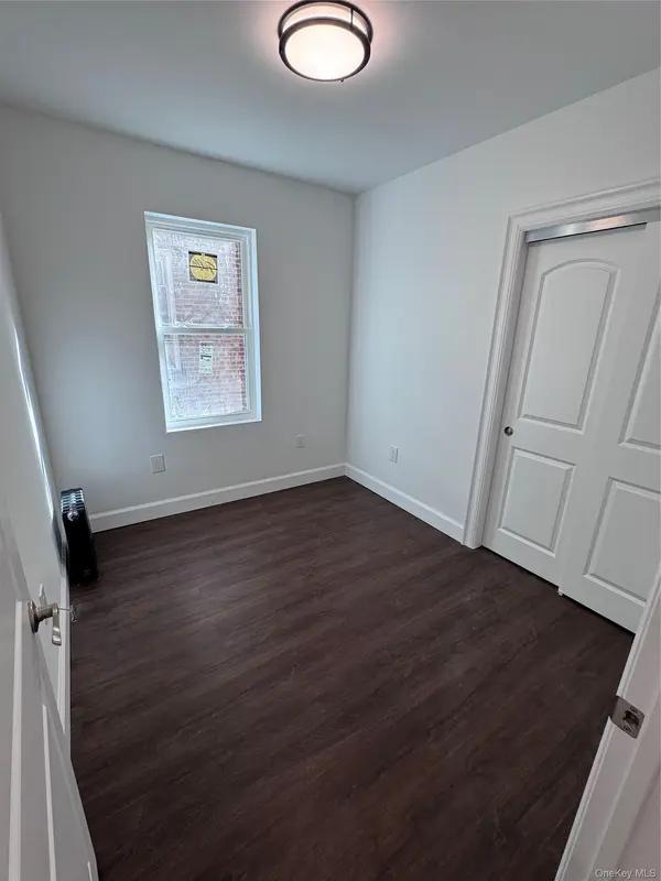 4034 162nd ST, Flushing, NY 11358