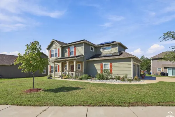 902 W 30th TER, Lawrence, KS 66046