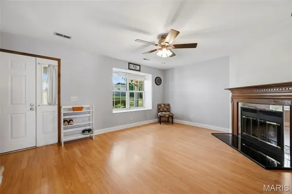 1710 N Wisteria DR #2, St Charles, MO 63303
