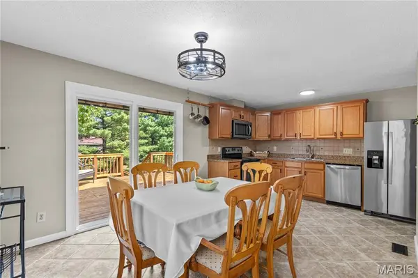 12233 Country Place DR, Maryland Heights, MO 63043
