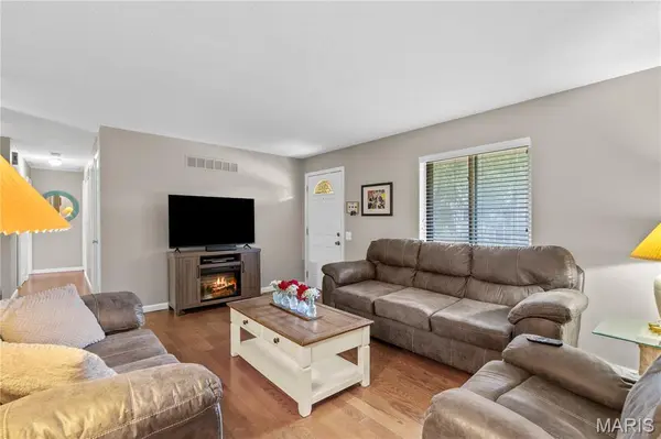12233 Country Place DR, Maryland Heights, MO 63043