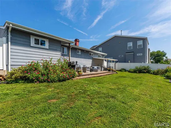 10412 Savannah AVE, Frontenac, MO 63131