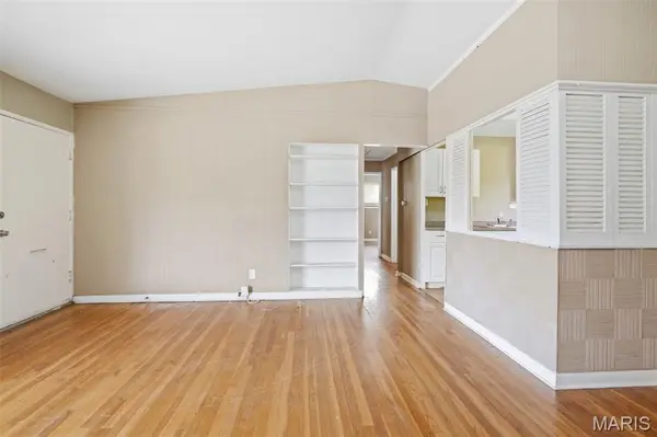 9808 Cambria DR, St Louis, MO 63136