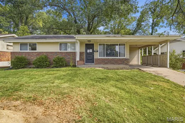 9808 Cambria DR, St Louis, MO 63136