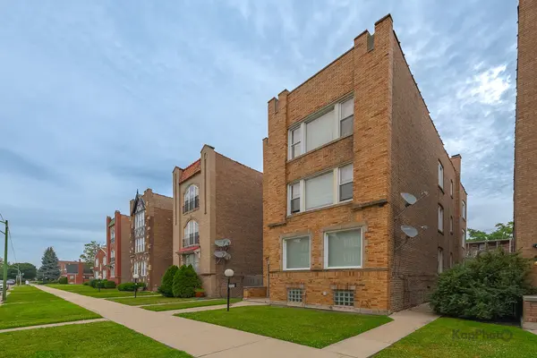 8923 S Blackstone AVE, Chicago, IL 60617