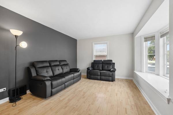 1031 Glenwood AVE, Waukegan, IL 60085