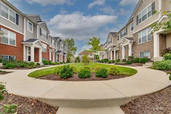230 Timberleaf CIR, Roselle, IL 60172
