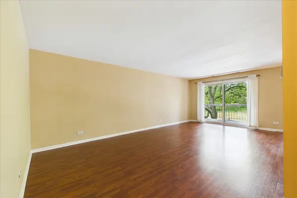 450 Raintree CT #2K, Glen Ellyn, IL 60137