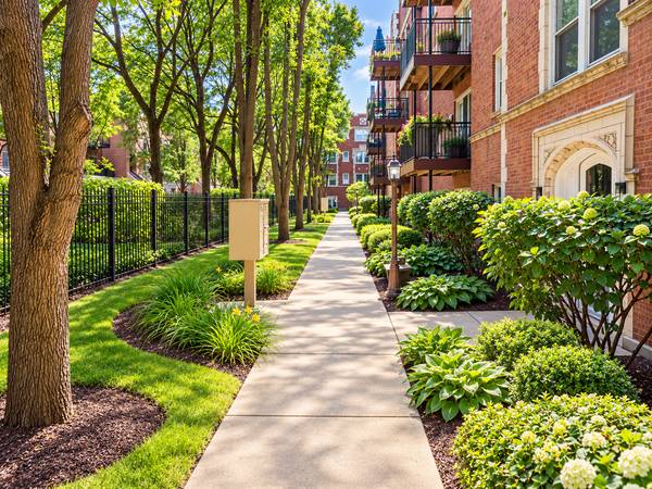 1021 E 46th ST #2N, Chicago, IL 60653