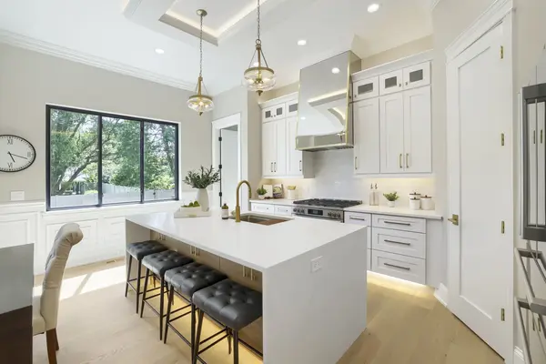 909 Evergreen AVE, Glen Ellyn, IL 60137