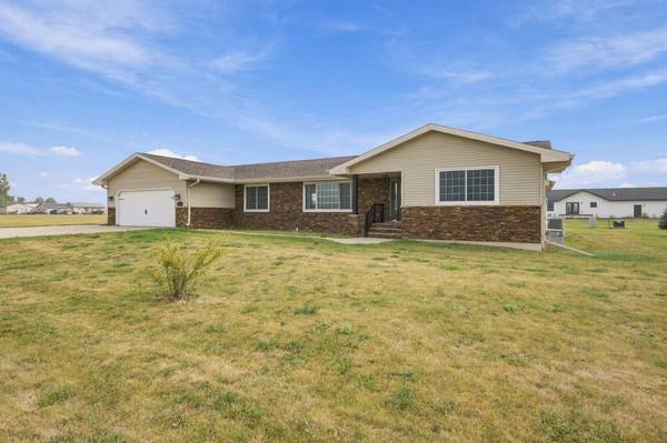213 5th ST NW, Gwinner, ND 58040