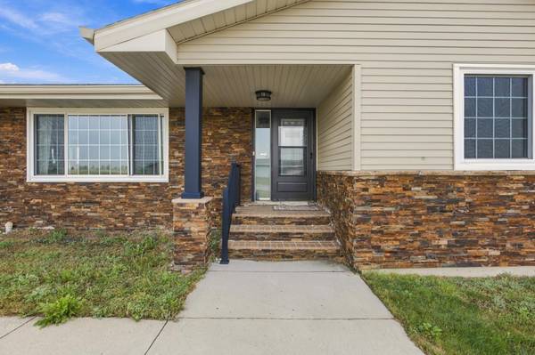 213 5th ST NW, Gwinner, ND 58040
