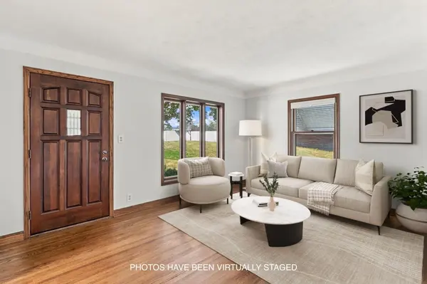 590 Valley LN, Mendota Heights, MN 55118