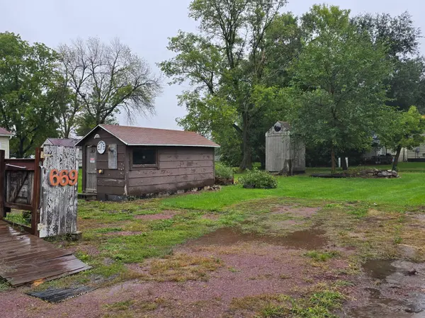 669 2nd AVE, Brewster, MN 56119