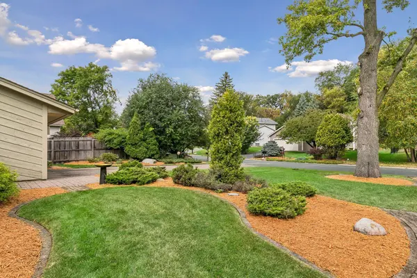 15549 Michele LN, Eden Prairie, MN 55346