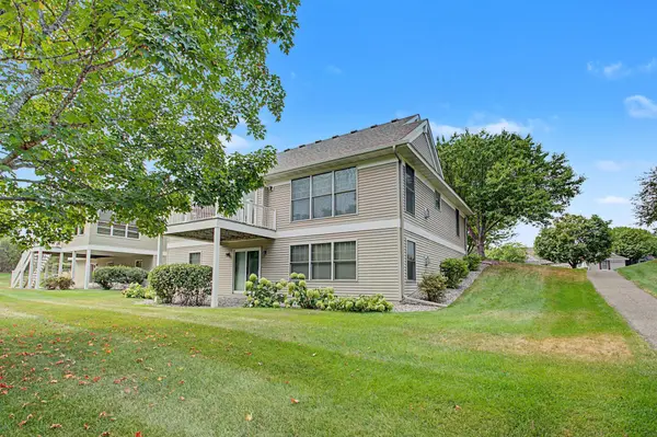 9753 Wedgewood CIR, Woodbury, MN 55125