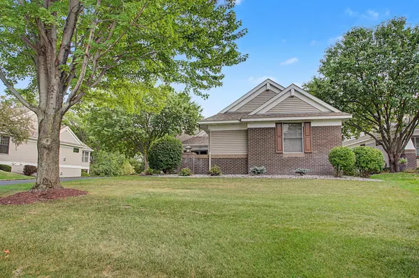 9753 Wedgewood CIR, Woodbury, MN 55125