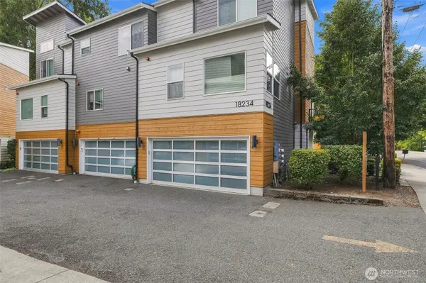 18234 73rd AVE NE #103, Kenmore, WA 98028