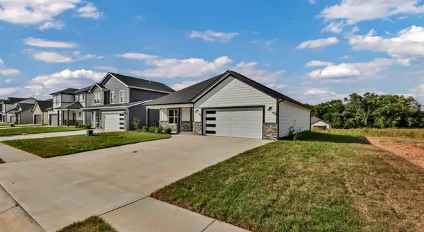 2736 Brewster Dr, Clarksville, TN 37042