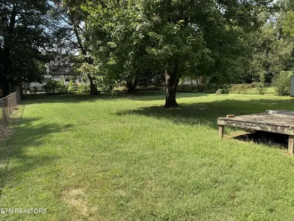 409 W Wheeler St, Rockwood, TN 37854