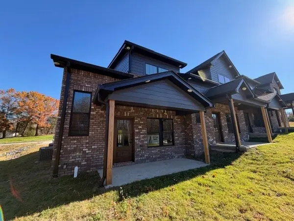 102 Nichali Dr, Charlotte, TN 37036