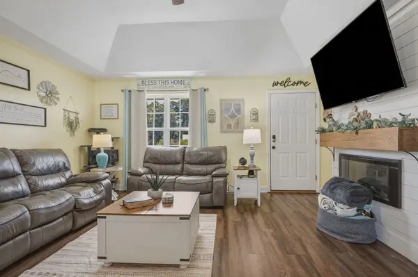 81 Patterson Cir, Mc Ewen, TN 37101