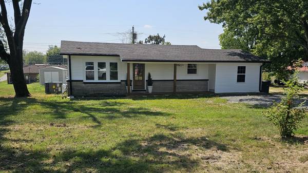 212 Donoho Ave, Lafayette, TN 37083