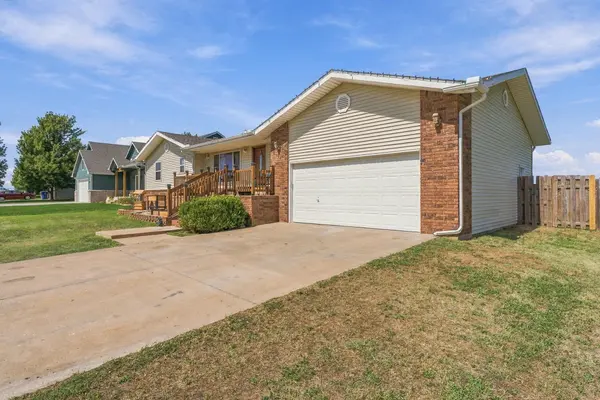 806 W Goldie St, Conway Springs, KS 67031