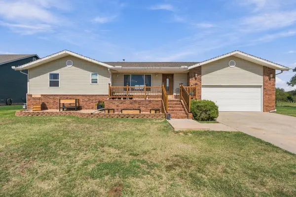 806 W Goldie St, Conway Springs, KS 67031