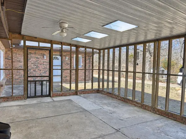 3894 Girlstown Road, Mountain Grove, MO 65711