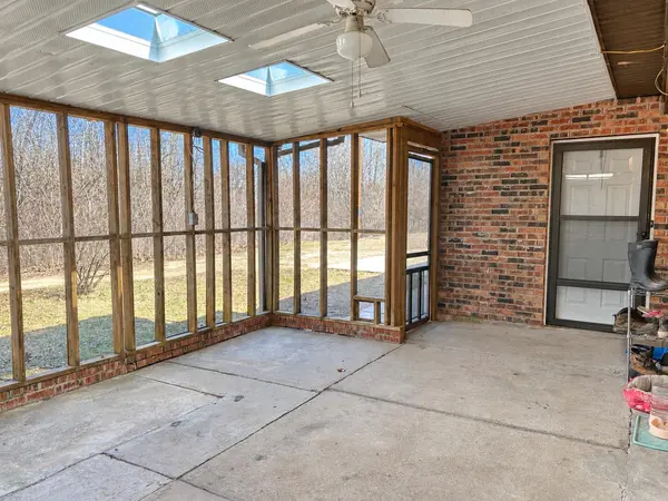 3894 Girlstown Road, Mountain Grove, MO 65711