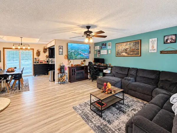 1223 W Locust ST, Bolivar, MO 65613