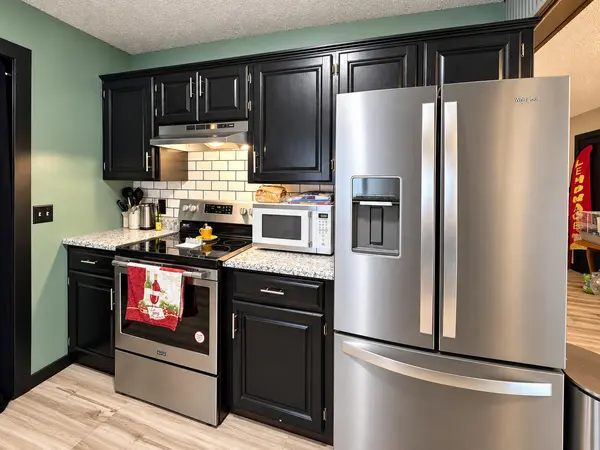 1223 W Locust ST, Bolivar, MO 65613