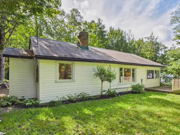 1037 Strawberry Bay RD, Bracebridge, ON P1L 1X2