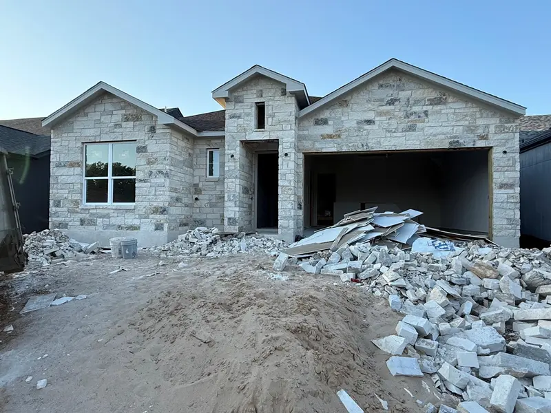 7 Fairway LN, Meadowlakes, TX 78654