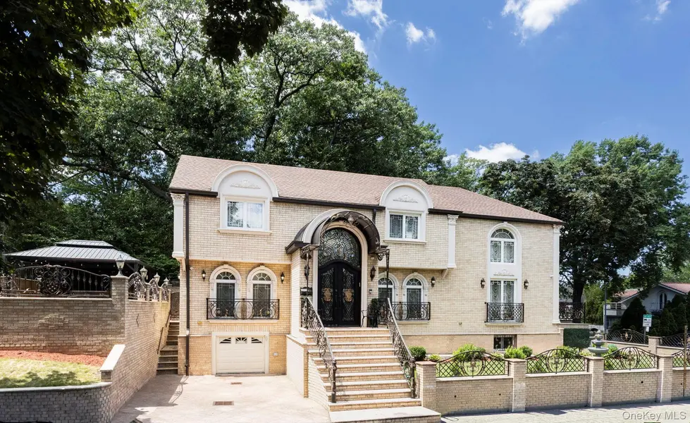 82-20 141st ST, Briarwood, NY 11435