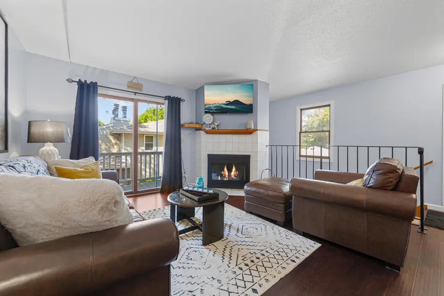 1042 E Travelers TRL, Burnsville, MN 55337