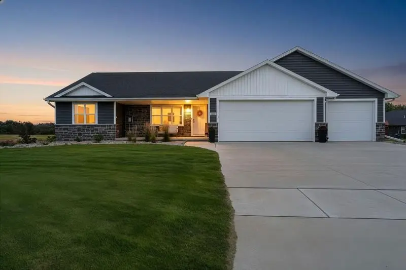 2347 TIGERWOOD TRL, De Pere, WI 54115