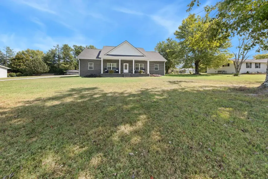 530 Fairway Dr, Lafayette, TN 37083